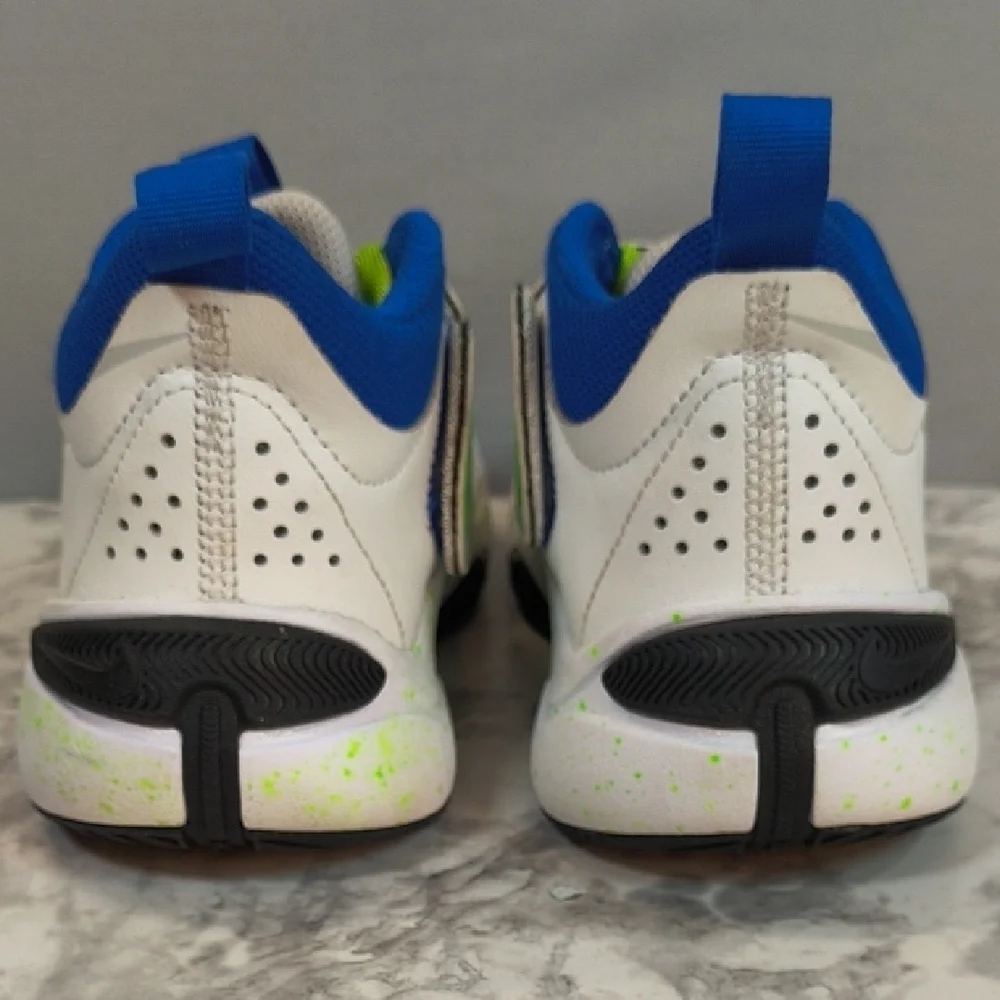 Nike Team Hustle D11 GS 'Green Strike Racer Blue' basketball shoe Size 4Y